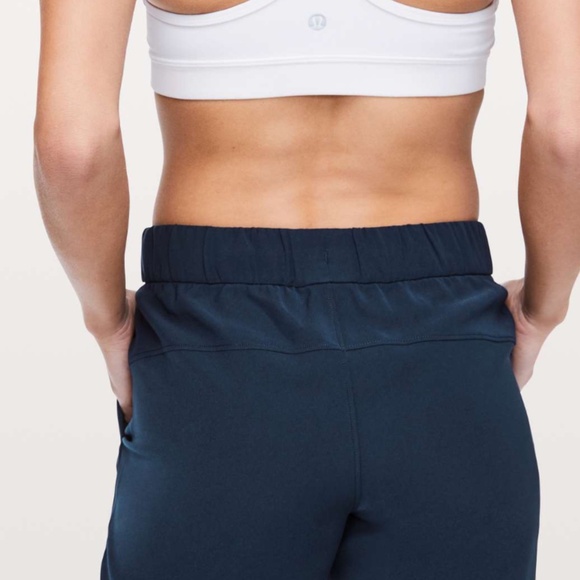 LULULEMON | Women’s On The Fly CROP *Woven 23"- True Navy - Sz 8 - Picture 3 of 14